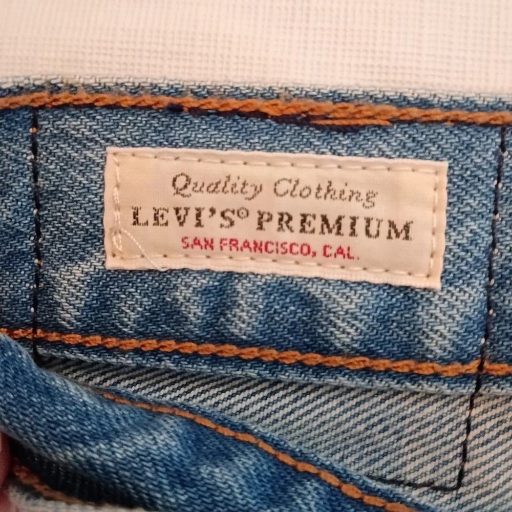 Levi’s Premium High Waisted Denim Mini Skirt Blue Light Wash Distressed Size 30